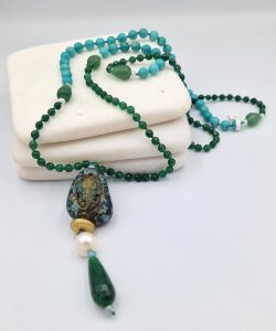 Κολιέ με ημιπολύτιμες πέτρες