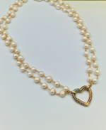 Μαργαριτάρια γλυκού νερού και κούμπωμα με χρωματιστα zircon.