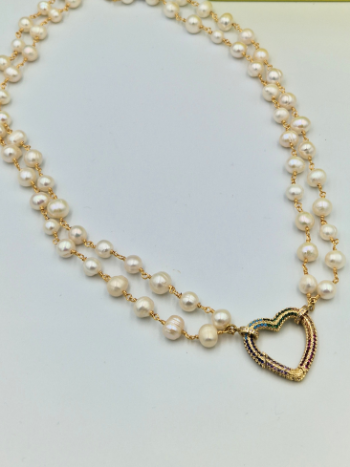 Μαργαριτάρια γλυκού νερού και κούμπωμα με χρωματιστα zircon.