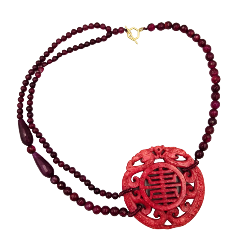 Βig carved agate with mor Ed agates