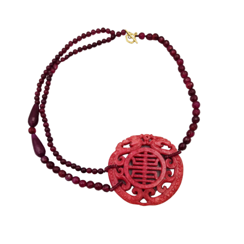 Βig carved agate with mor Ed agates