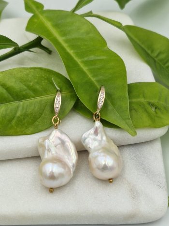 Μαργαριτάρια γλυκού νερού και zircon