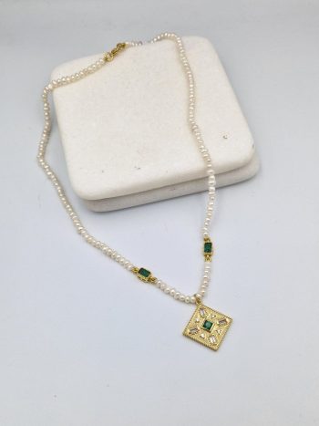 Μαργαριτάρια γλυκού νερού και zircons.