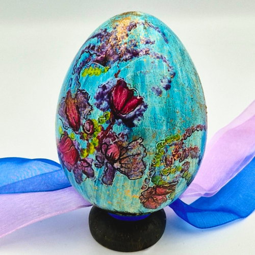 Χειροποίητα ξύλινα αυγά, ζωγραφισμένα στο χέρι.