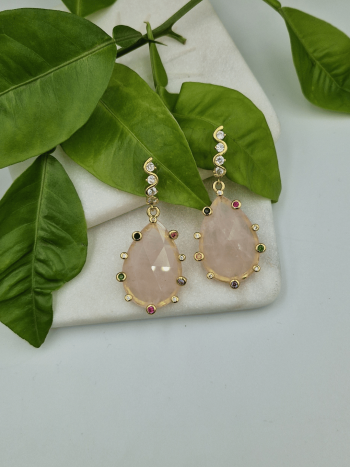 Ροζ αχατες και πολύχρωμα zircon.