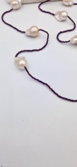 Μαργαριτάρια γλυκού νερού (AA ποιοτης )και zirkons σε χρώμα μελιτζάνας.