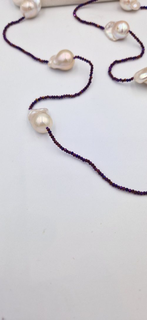 Μαργαριτάρια γλυκού νερού (AA ποιοτης )και zirkons σε χρώμα μελιτζάνας.