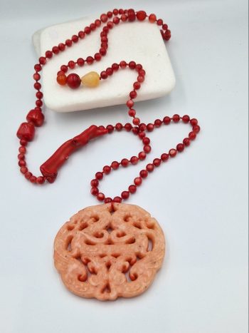 Αχατες και κοράλλια.