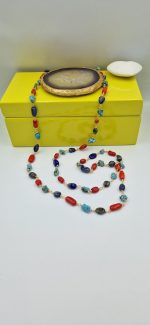 Κοράλλια, turquoise και lapis lazuli.