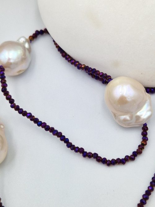 Μαργαριτάρια γλυκού νερού (AA ποιοτης )και zirkons σε χρώμα μελιτζάνας.