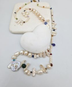 Agate stone and pearls necklace