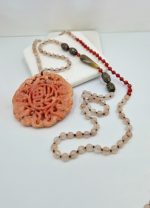 Aχατες και κοράλλια.