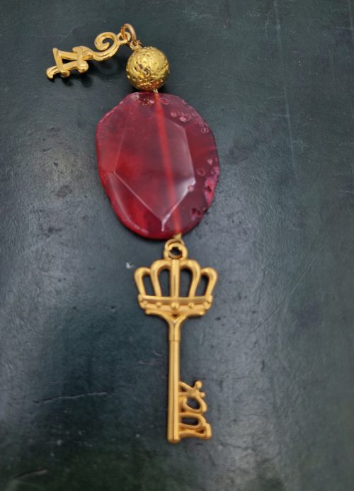 Charm with red Agate and gilded elements - Image 2